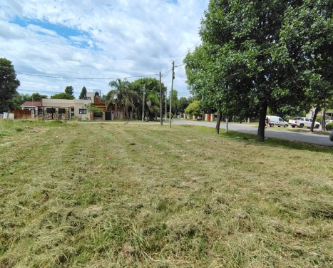 VENTA FUNES LOTE ESQUINA APTO COMERCIO SOBRE PAVIMENTO G17