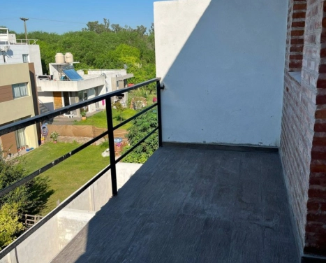 VENDO TRIPLEX con vista al Rio. Ubicado en calle Nux casi Lopez Jordan. La propiedad se entrega, nueva, a estrenar y con el sometimiento a PH incluido y con una excelente vista al Rio Parana