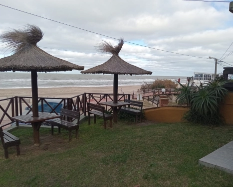 VILLA GESSEL DUPLEX  3 AMB.FRENTE AL MAR c/ COCHERA