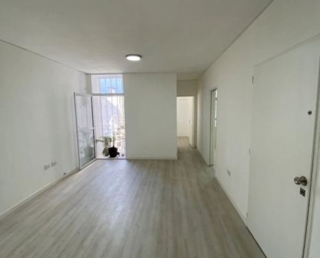 EN VENTA AMPLIO DEPARTAMENTO A METROS DE LA PEATONAL