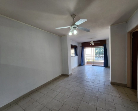 VENDO SEMIPISO ZONA PARQUE 4 DORMITORIOS, 2 BAÑOS COCHERA U$S 120.000.-