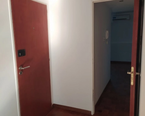 Amplisimo Piso Exclusivo 1 Dormitorio con Cochera y Patio con Parrillero