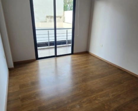 SE VENDE SEMI PISO EN ZONA PARQUE