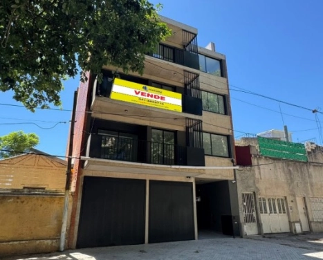 Departamento 2 dormitorios, piso 3 al frente con balcon y COCHERA opcional en Refineria. Con terraza exclusiva de 50m2 US$ 134.000