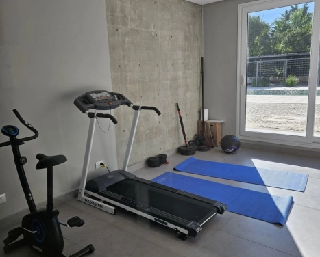 Venta departamento 2 dormitorios con patio a estrenar Fisherton