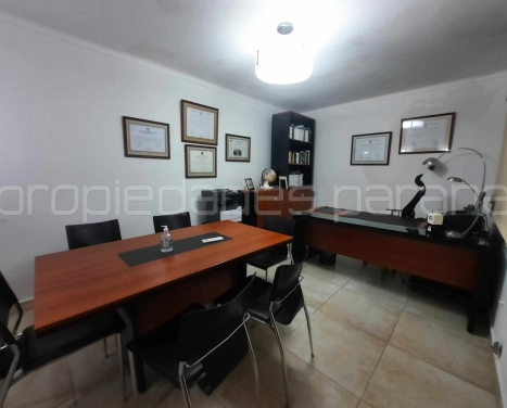 OPORTUNIDAD: NUEVO PRECIO: VENDO AMPLIO DEPARTAMENTO 3 DORMITORIOS Y BALCON, zona Tribunales