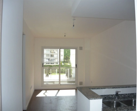 UN DORMITORIO AL FRENTE. Balcarce y Zeballos. Cochera. Amenities