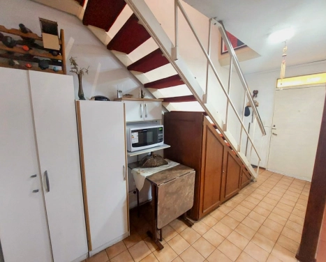 Avellaneda 1800, Departamento Duplex, 2 dormitorios, 2do piso por escalera.