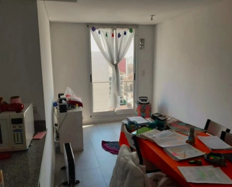 Santa Fe 2200, un dormitorio, balcon sobre calle Alvear.