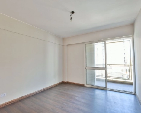 VENTA DEPARTAMENTO PISO EXCLUSIVO TRES DORMITORIOS reciclado a nuevo - Amplio balcon frente - Cochera - Montevideo 1400