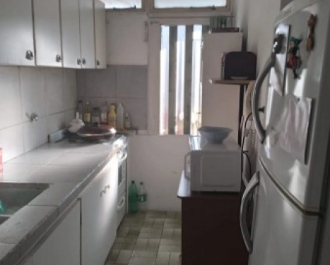 Oroño y Uriburu. Departamento 1er piso ascensor.