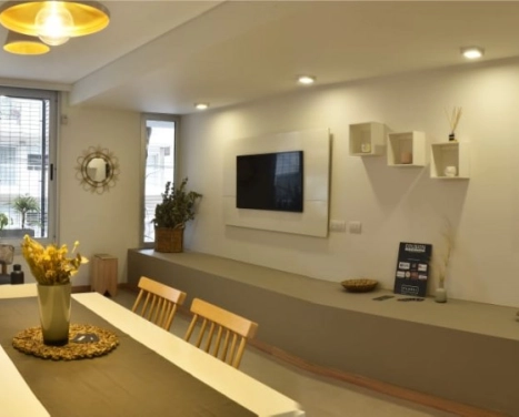 MB Vende TUCUMAN 2000. Dos dormitorios, patio. Cochera