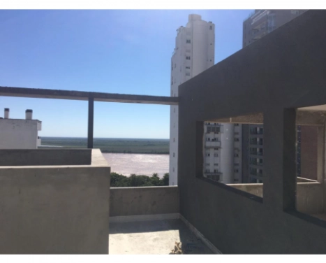 VENTA DEPARTAMENTO Semipiso UN DORMITORIO a estrenar. Balcon al frente y contrafrente con parrillero. Con cochera .Amenities en terraza vista al rio. Salta 1200
