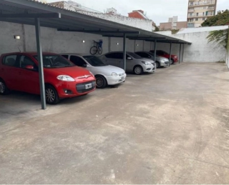 VENTA DEPARTAMENTO Dos dormitorios con cochera - Balcon frente - Azotea: parrillero- Escrituracion inmediata - ABASTO