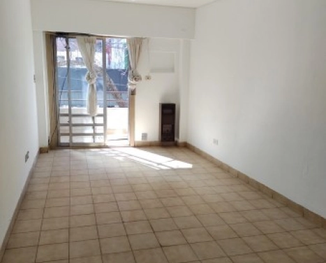 DEPARTAMENTO DE 1 DORMITORIO CON BALCON A LA CALLE. VISTA A 2 CALLES (Moreno y Tucuman9