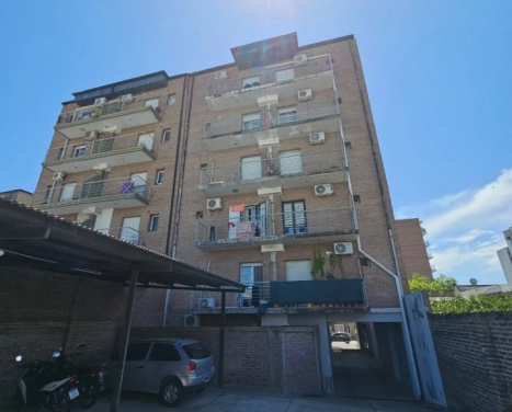 Departamento de muy buena calidad con cochera